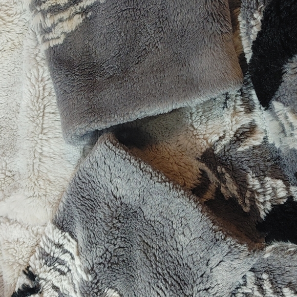 Lake Matley Hooded Coat - Picture 7 of 11